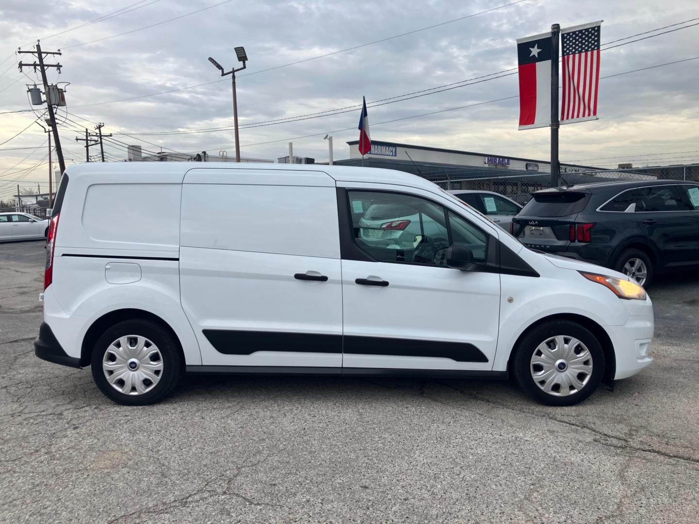 2019 White /Gray Ford Transit Connect Cargo Van XLT LWB w/Rear Liftgate (NM0LS7F28K1) with an 2.5L L4 DOHC 16V engine, 6A transmission, located at 1842 Wirt Road, Houston, TX, 77055, (713) 973-3903, 29.805330, -95.484787 - Photo#5